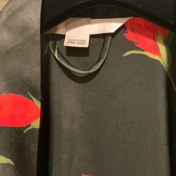 Floral Satin Kimono Robe - Black with Red Roses - Picture 4 of 5